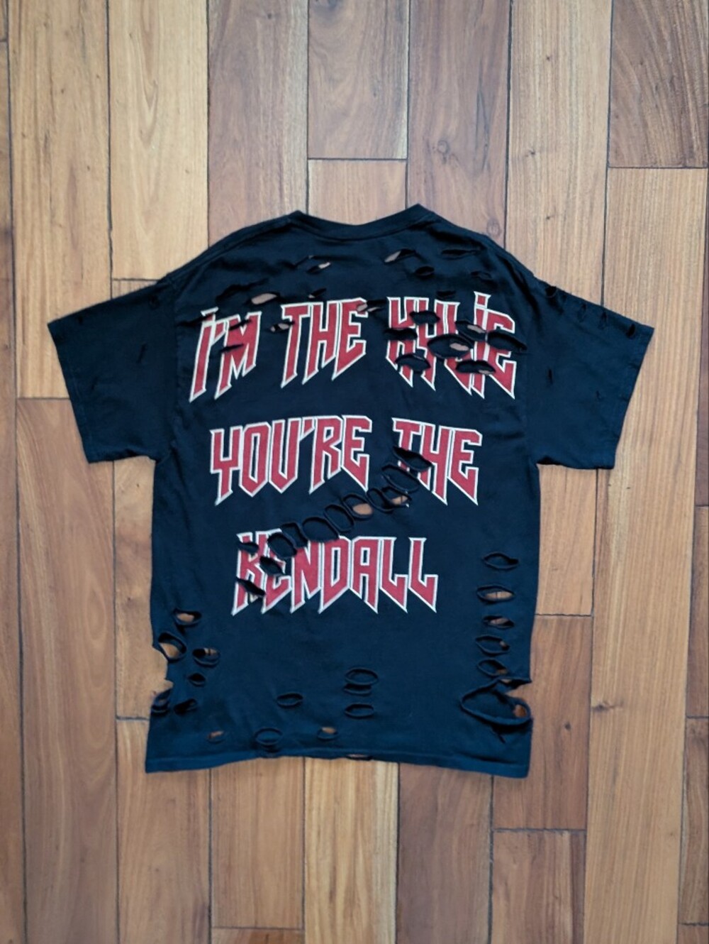 Kylie Cosmetics Distressed Kendall T-shirt (L)